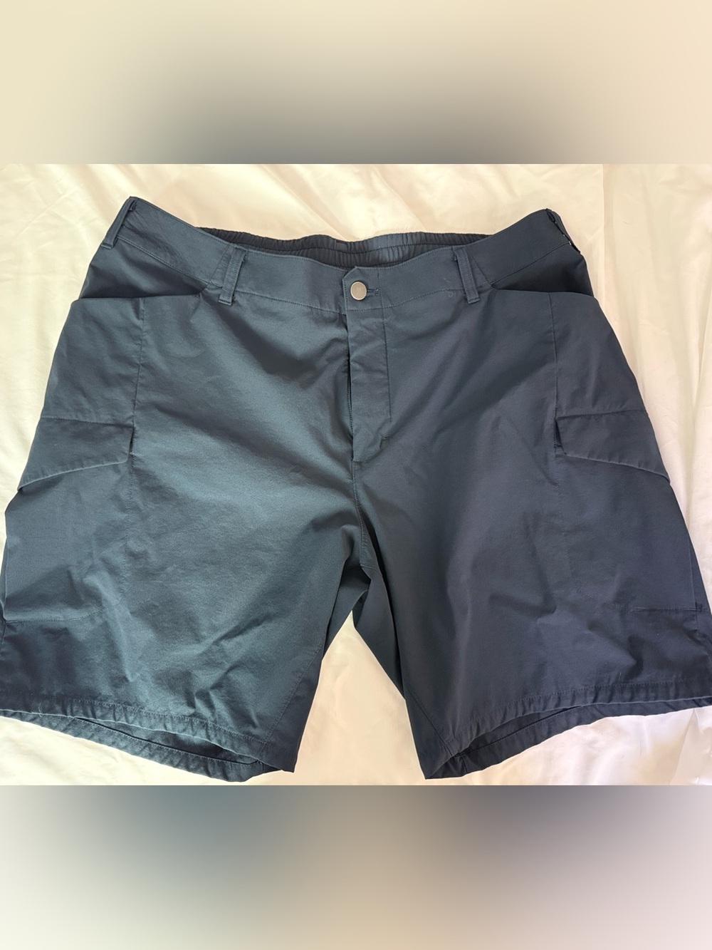 lululemon Athletica Men's Dark Navy Hiking Cargo Shorts